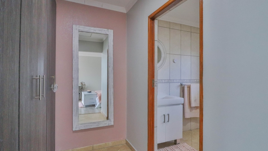 5 Bedroom Property for Sale in Dana Bay Western Cape